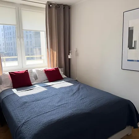Ohmyhome - Platynowa Апартаменты *